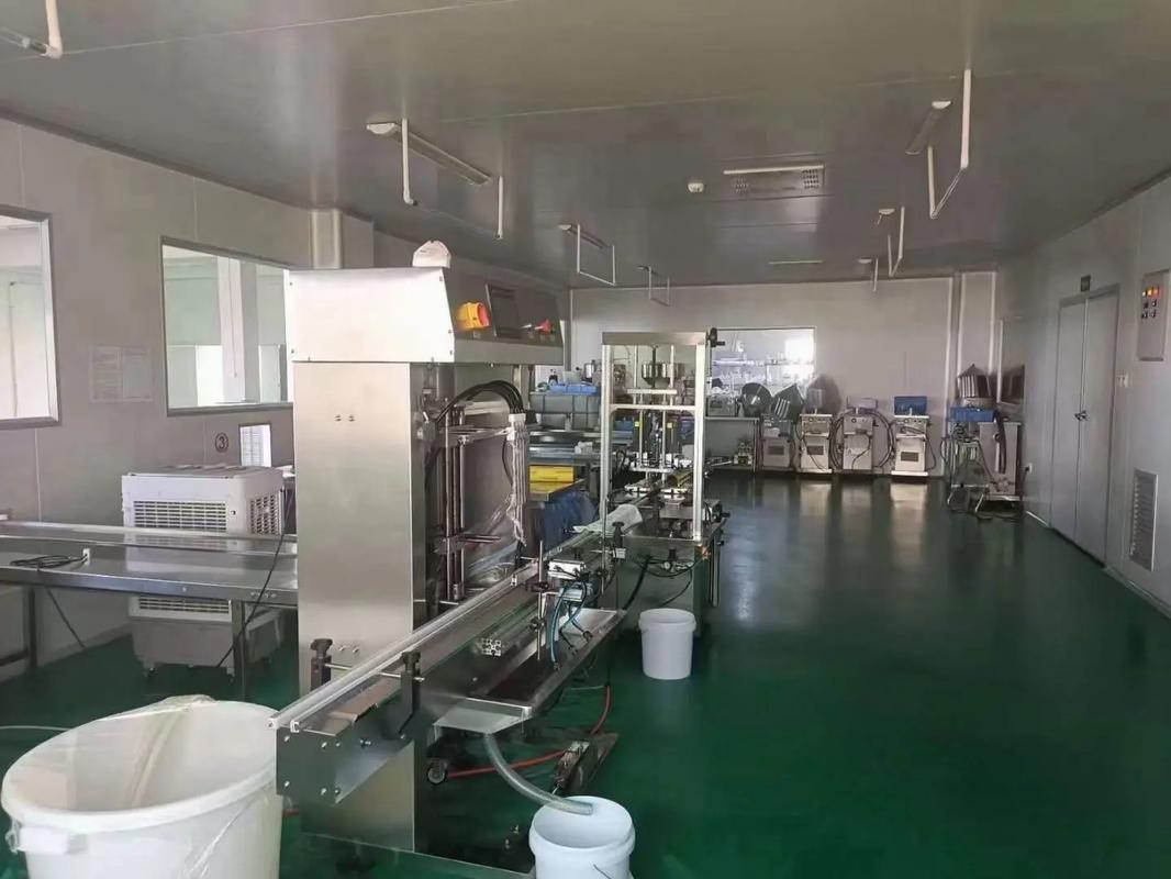 江高鎮(zhèn)化妝品護(hù)膚工廠機(jī)器誠(chéng)心轉(zhuǎn)讓，廢鐵價(jià)處理